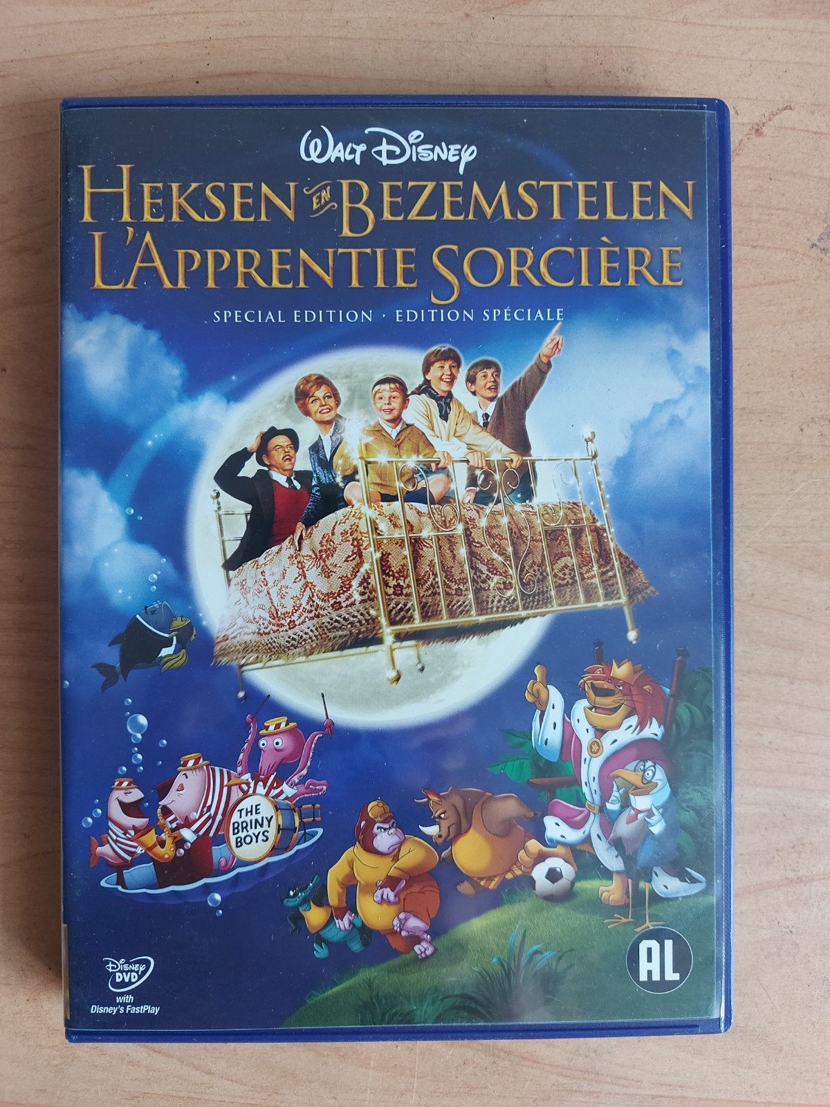 Heksen en Bezemstelen - Disney special edition classic 22, Alle leeftijden, Ophalen of Verzenden, Zo goed als nieuw, Amerikaans