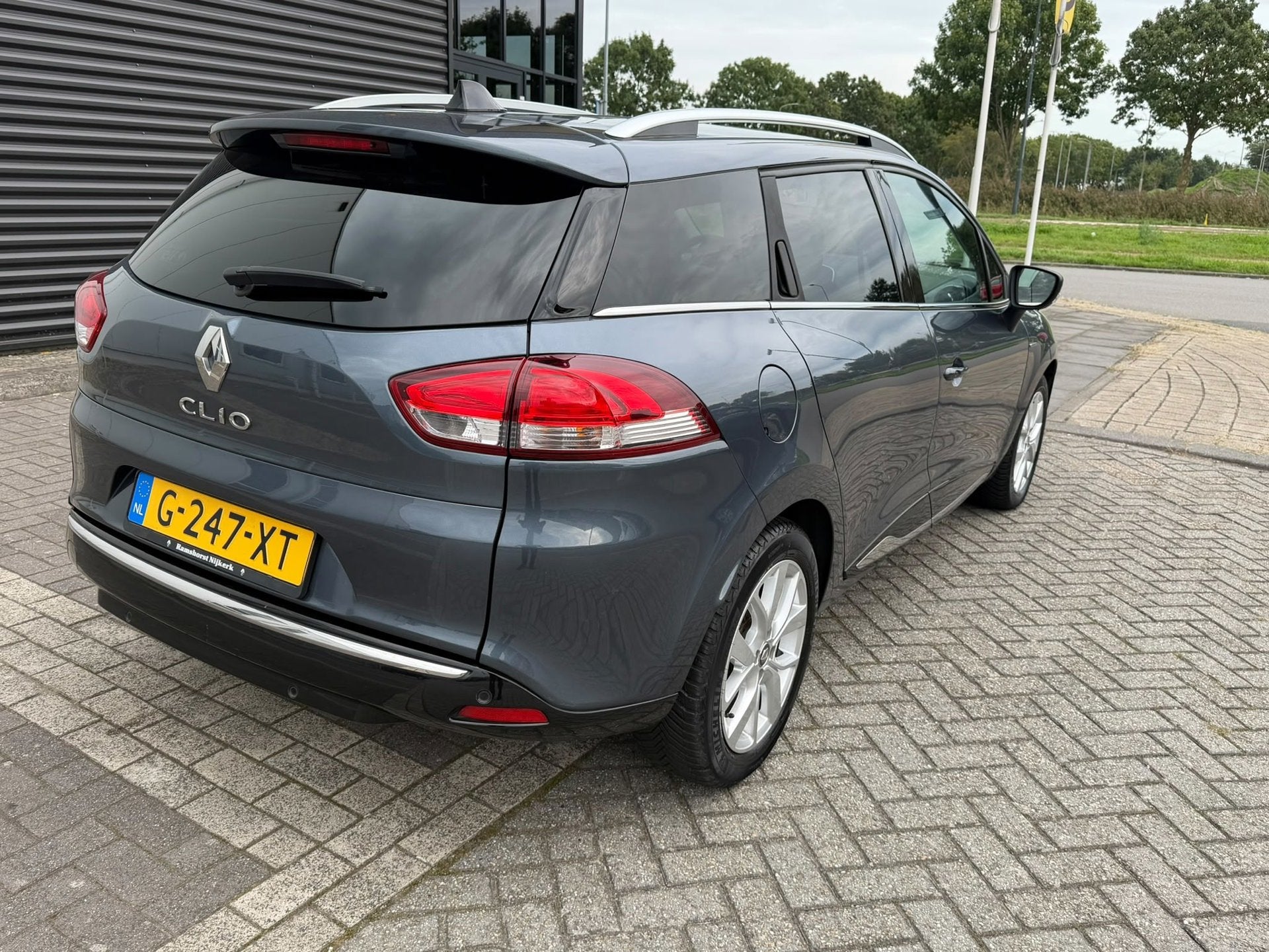 Renault Clio Estate 0.9 TCe Limited Navigatie, Airco cruise-, Voorwielaandrijving, 898 cc, Gebruikt, Euro 6