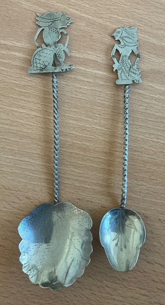 2 Djoka theelepels gedraaide steel Java wajang, Antiek en Kunst, Antiek | Bestek, Ophalen of Verzenden