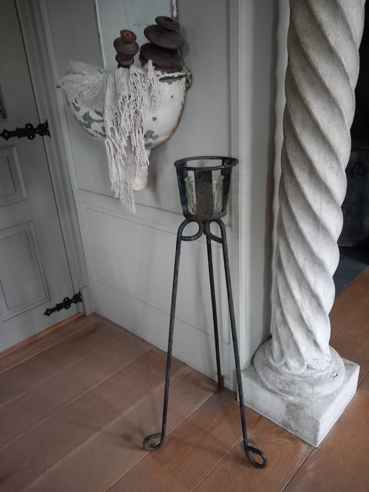ijzere oude kandelaar, Antiek en Kunst, Ophalen of Verzenden