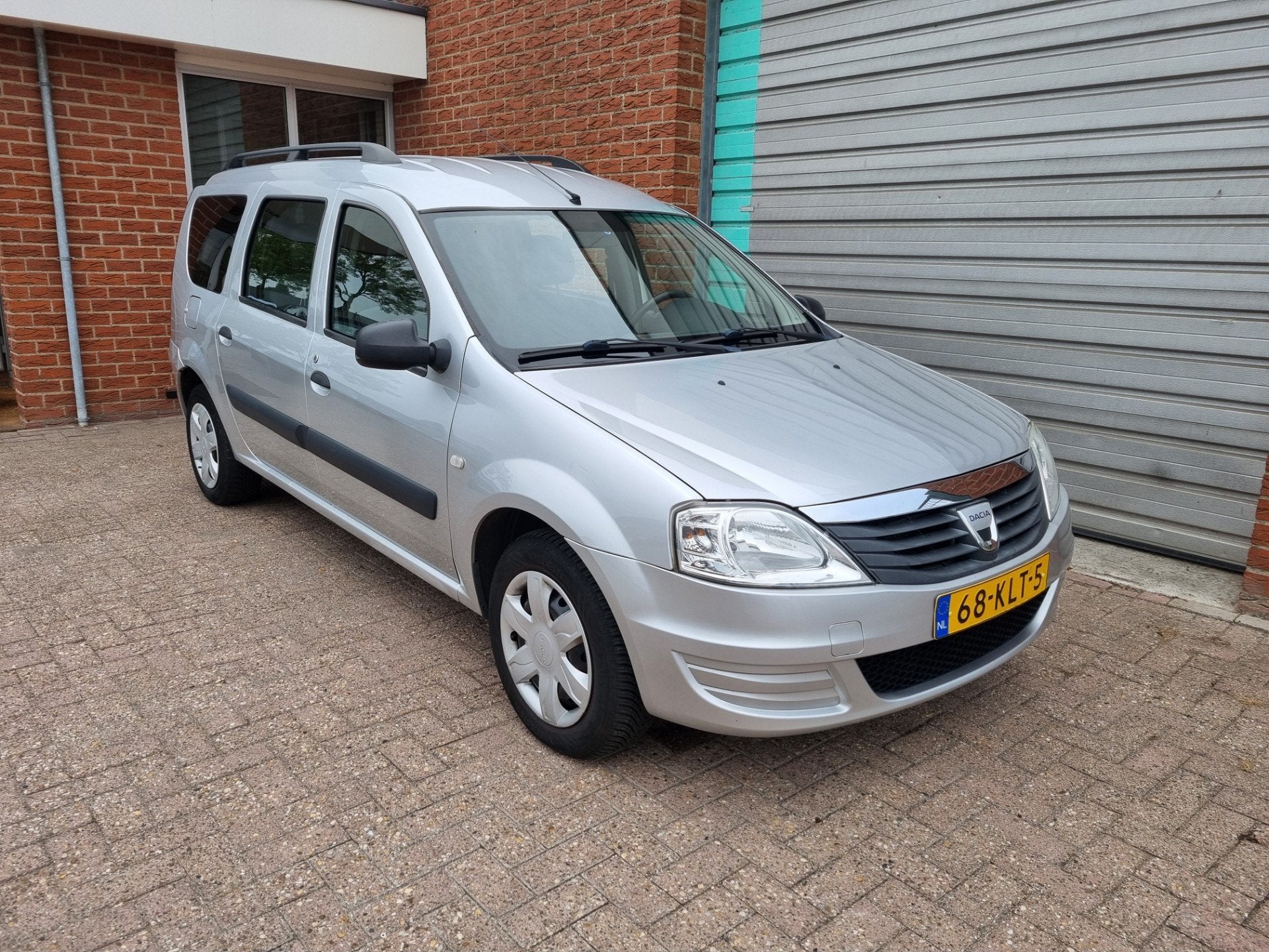 Dacia Logan MCV 1.6 Ambiance Airco! Bj:2010 NAP!, Auto's, Gebruikt, 4 cilinders, 620 kg, 49 €/maand