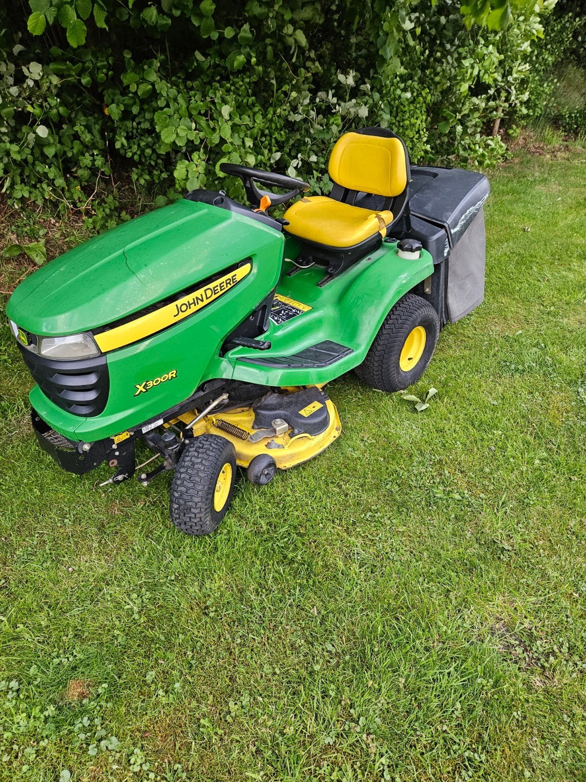 John deere x 300r zitmaaier grasmaaier hst, Ophalen of Verzenden, Gebruikt, Opvangbak, 90 tot 120 cm