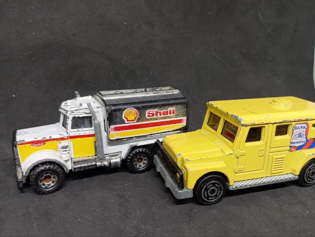 Matchbox Shell Tankwagen & Bank Security Geldwagen, Overige merken, Gebruikt, 1:50 of kleiner, Ophalen of Verzenden