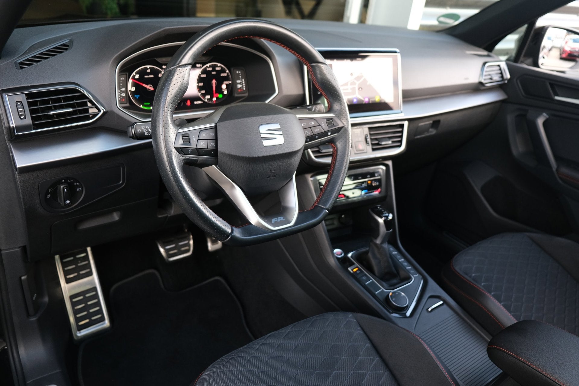 Seat Tarraco 1.4 TSI e-Hybrid PHEV FR 245PK Pano Trekhaak Le, Auto's, Dealer onderhouden, Gebruikt, 4 cilinders, 2000 kg