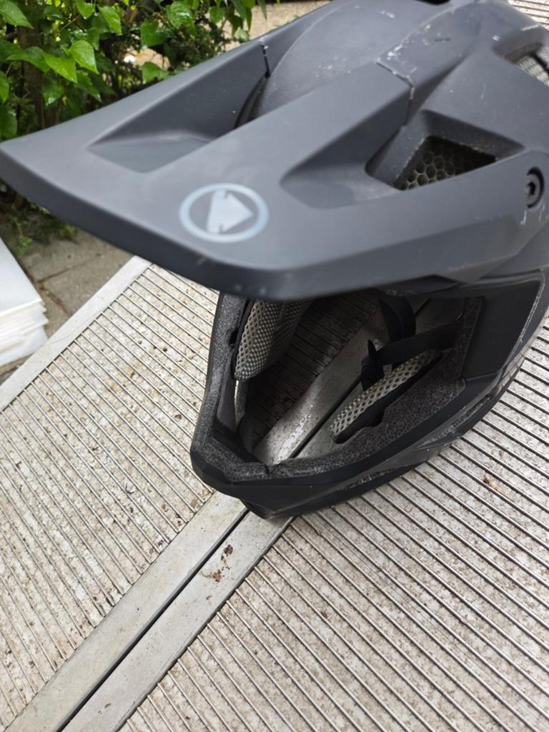 Endura MT500 Full Face Helm M/L - lichte beschadiging., Fietsen en Brommers, Fietsaccessoires | Fietshelmen, Ophalen of Verzenden
