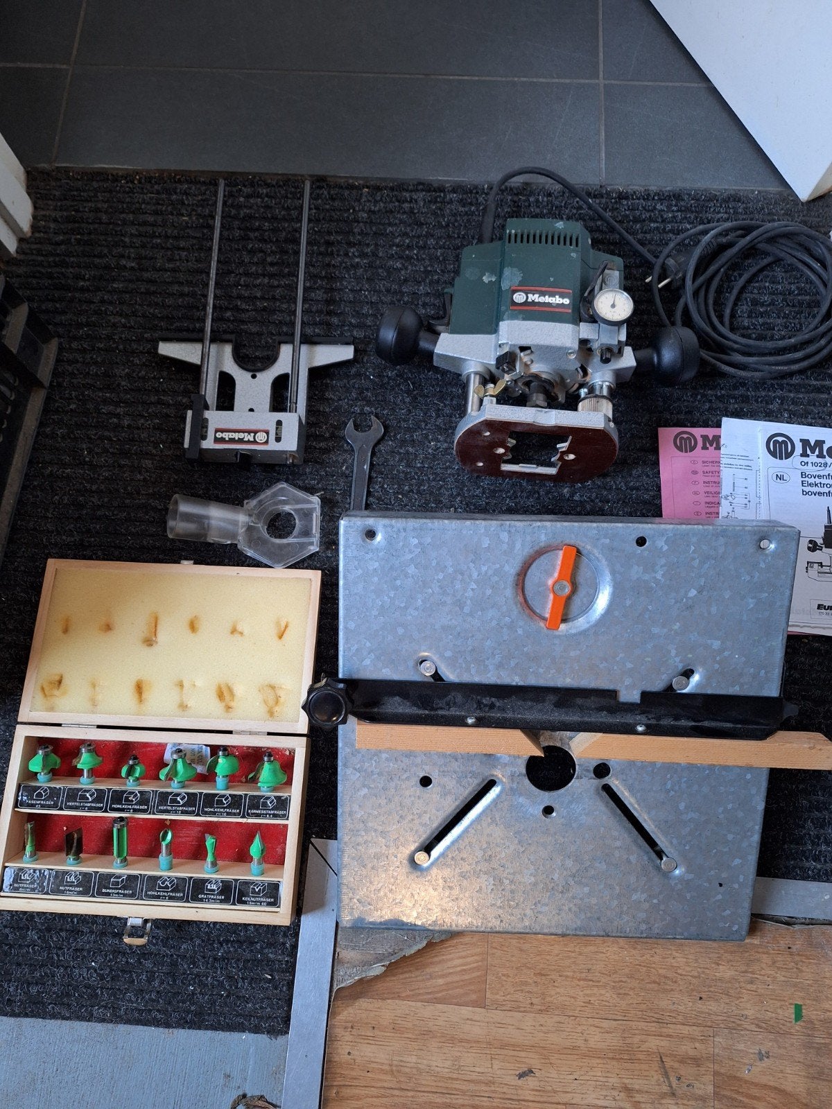 Bovenfrees Metabo OF 1028 + accessoires, frezen, freestafel, Gebruikt, Ophalen of Verzenden, Bovenfrees, Metabo