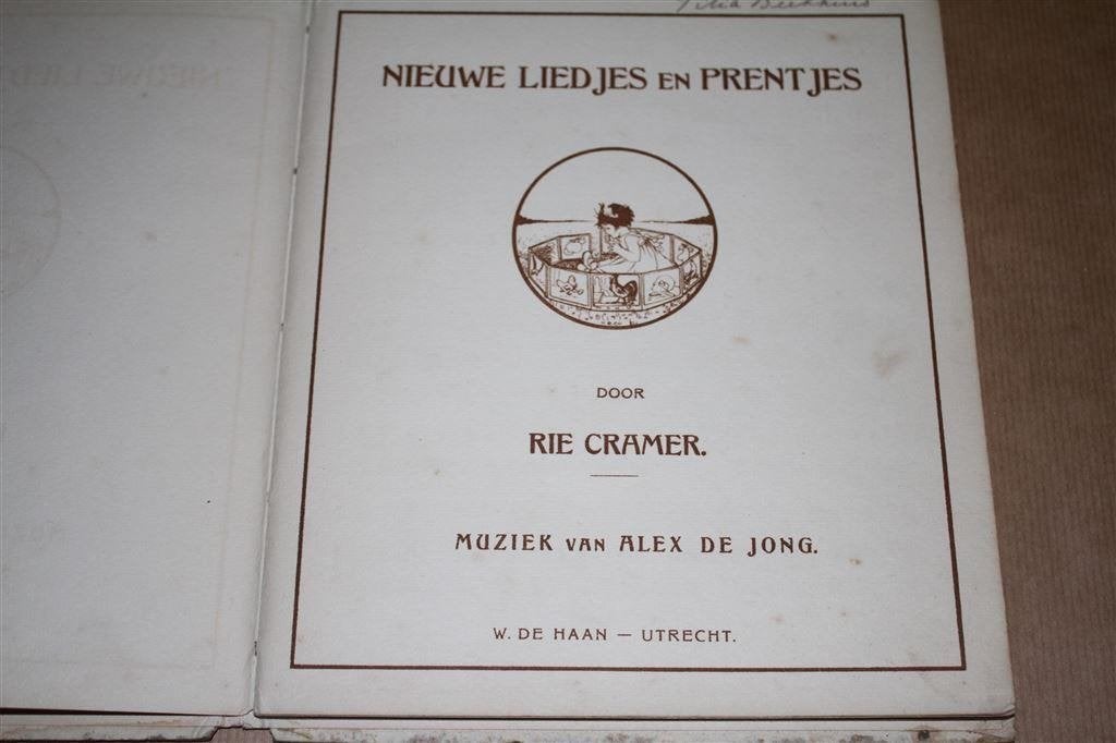 Nieuwe liedjes en prentjes. Rie Cramer., Ophalen of Verzenden, Gelezen