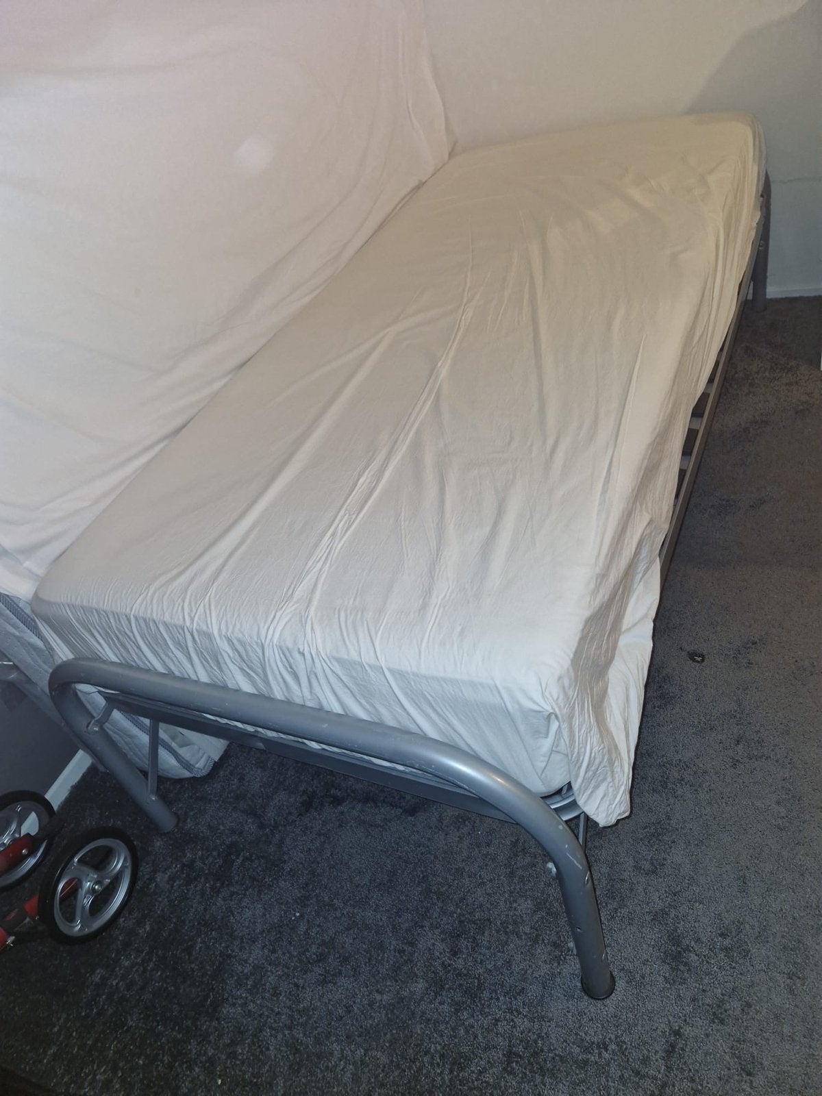Inklapbaar logeerbed 90x200 cm, Huis en Inrichting, Ophalen, 90 cm, Eenpersoons, 200 cm