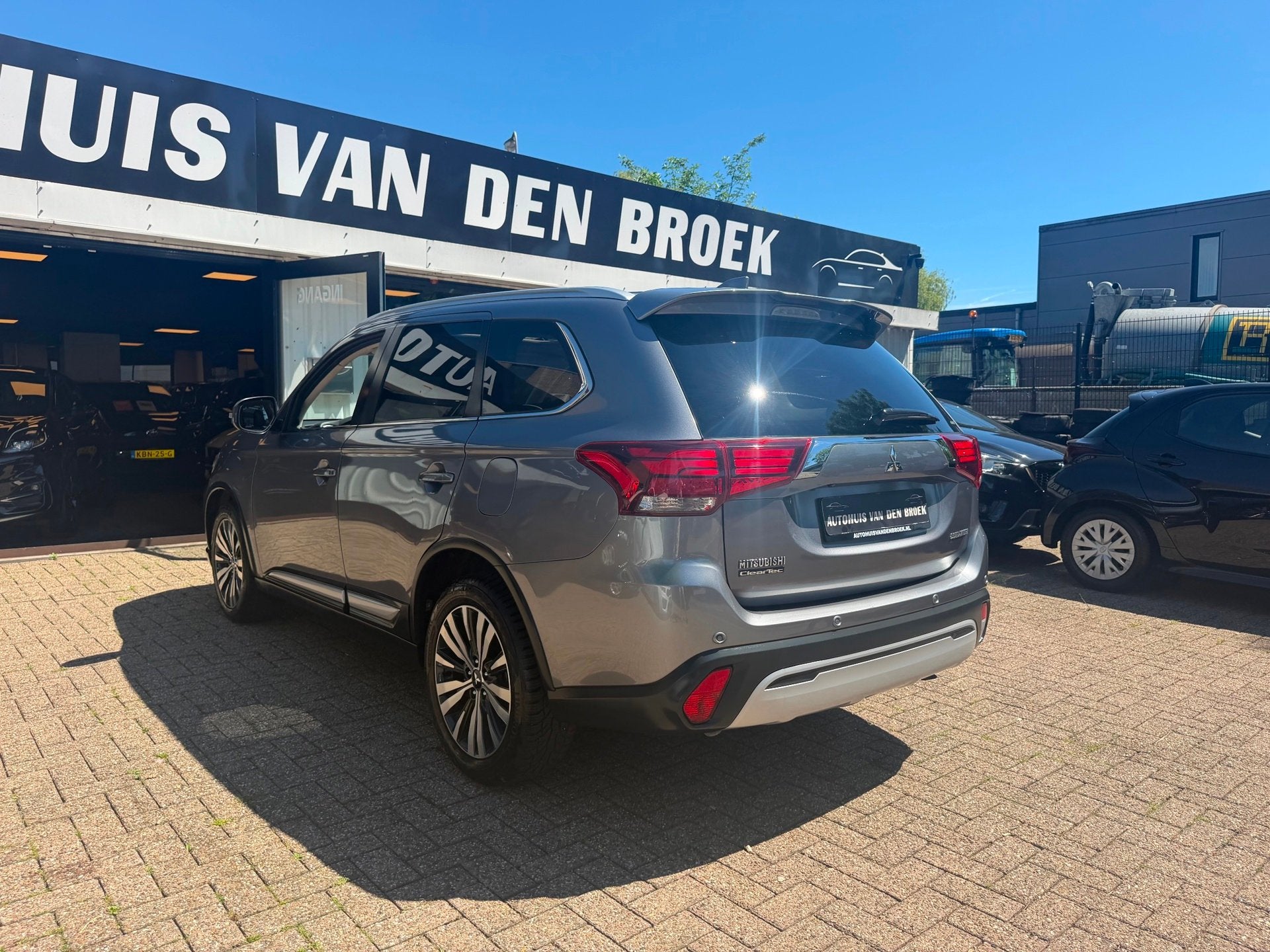 Mitsubishi Outlander 2.0 Instyle+ 4WD|7Pers|Automaat|Navi|Pa, Auto's, Adaptive Cruise Control, Zwart, 4 cilinders, 150 pk