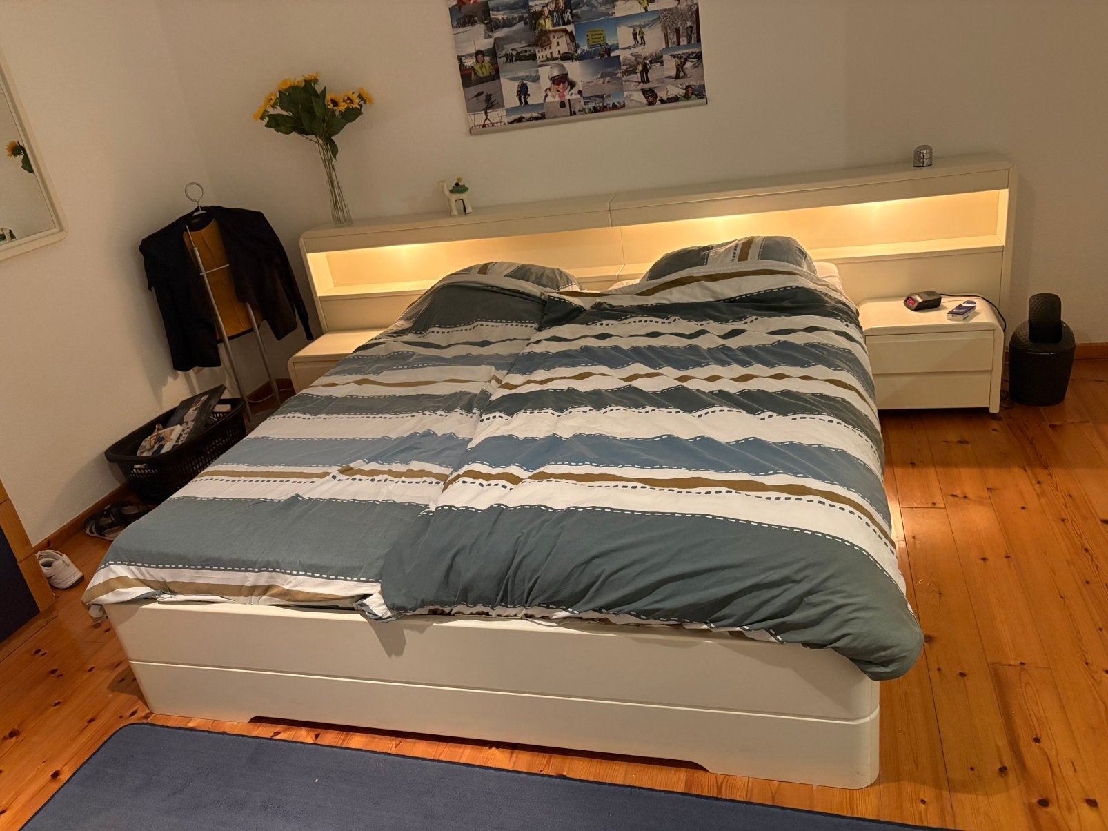 2-persoonsbed met achterwand