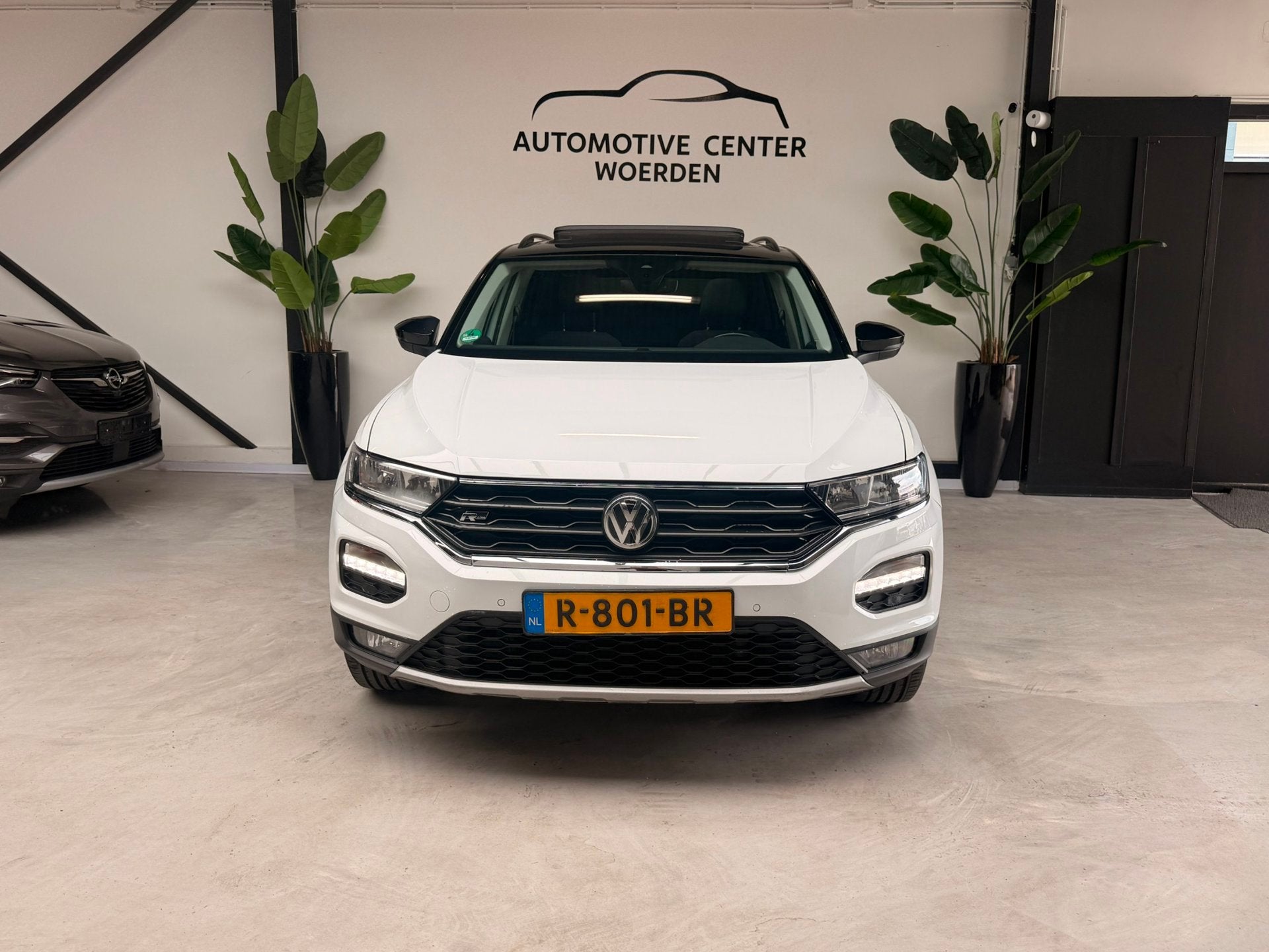 Volkswagen T-Roc 1.5 TSI DSG R-LINE 150PK PANO|SIDE ASSIST|B, Auto's, Volkswagen, Stof, 4 cilinders, 150 pk, Wit