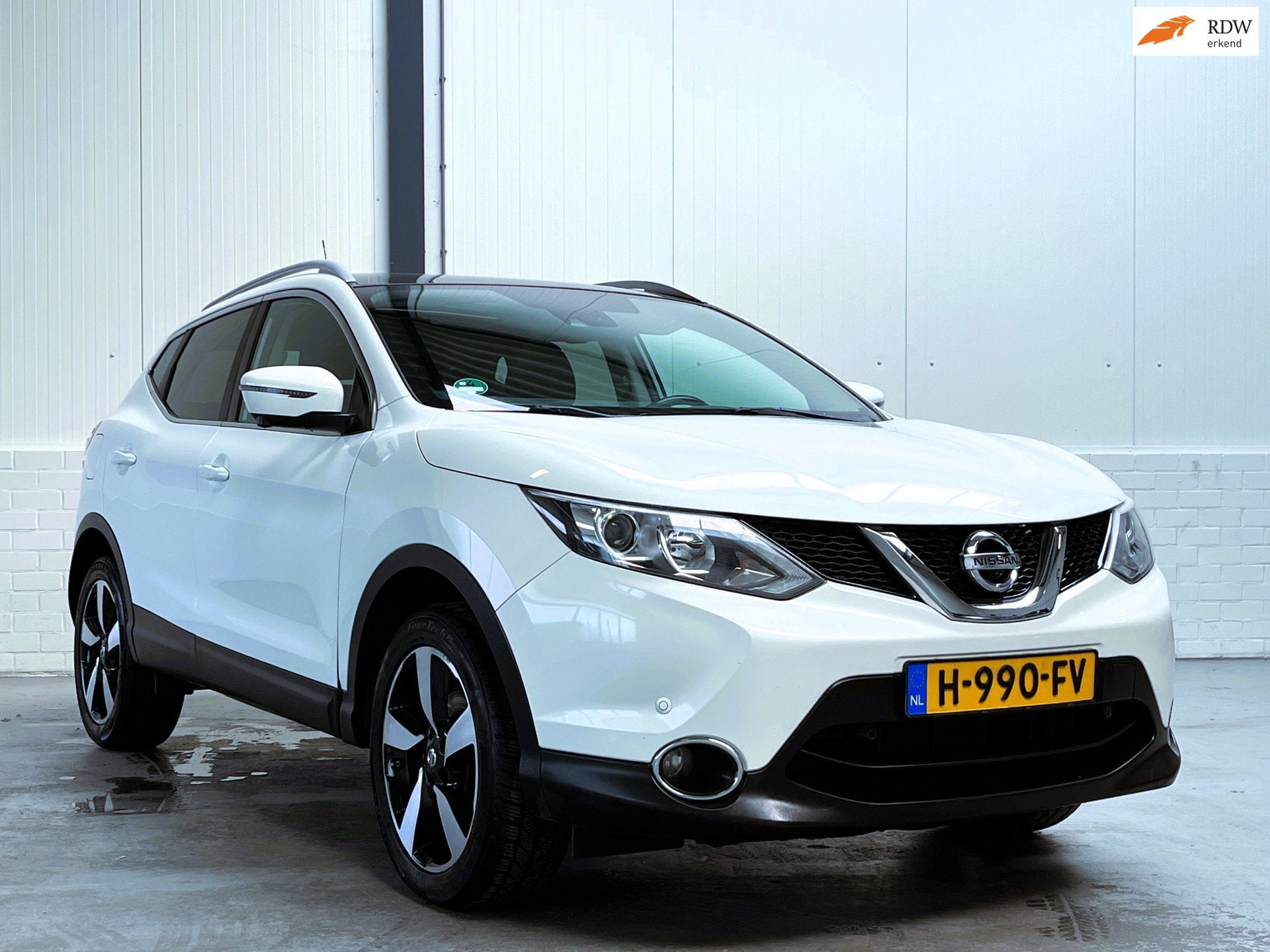 Nissan Qashqai 1.2 Connect Edition 360 Camera|Pano|Trekhaak, Voorwielaandrijving, Stof, Gebruikt, Euro 6