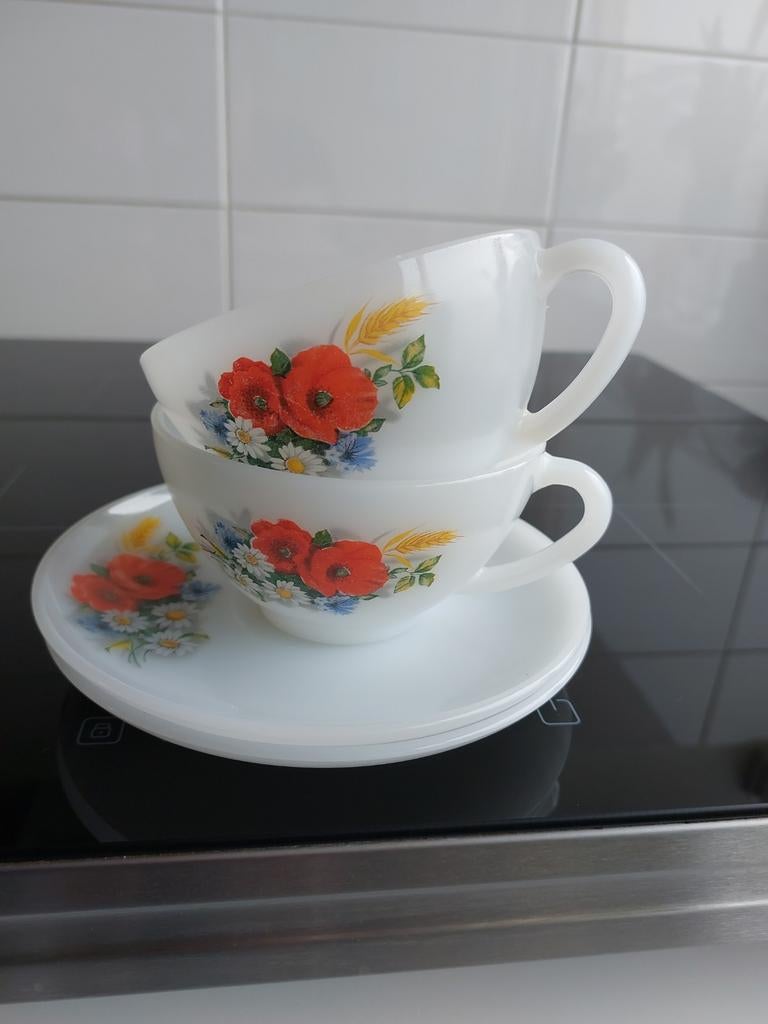 Vintage Arcopal France theekopjes met schoteltjes, Antiek en Kunst, Antiek | Servies los, Ophalen