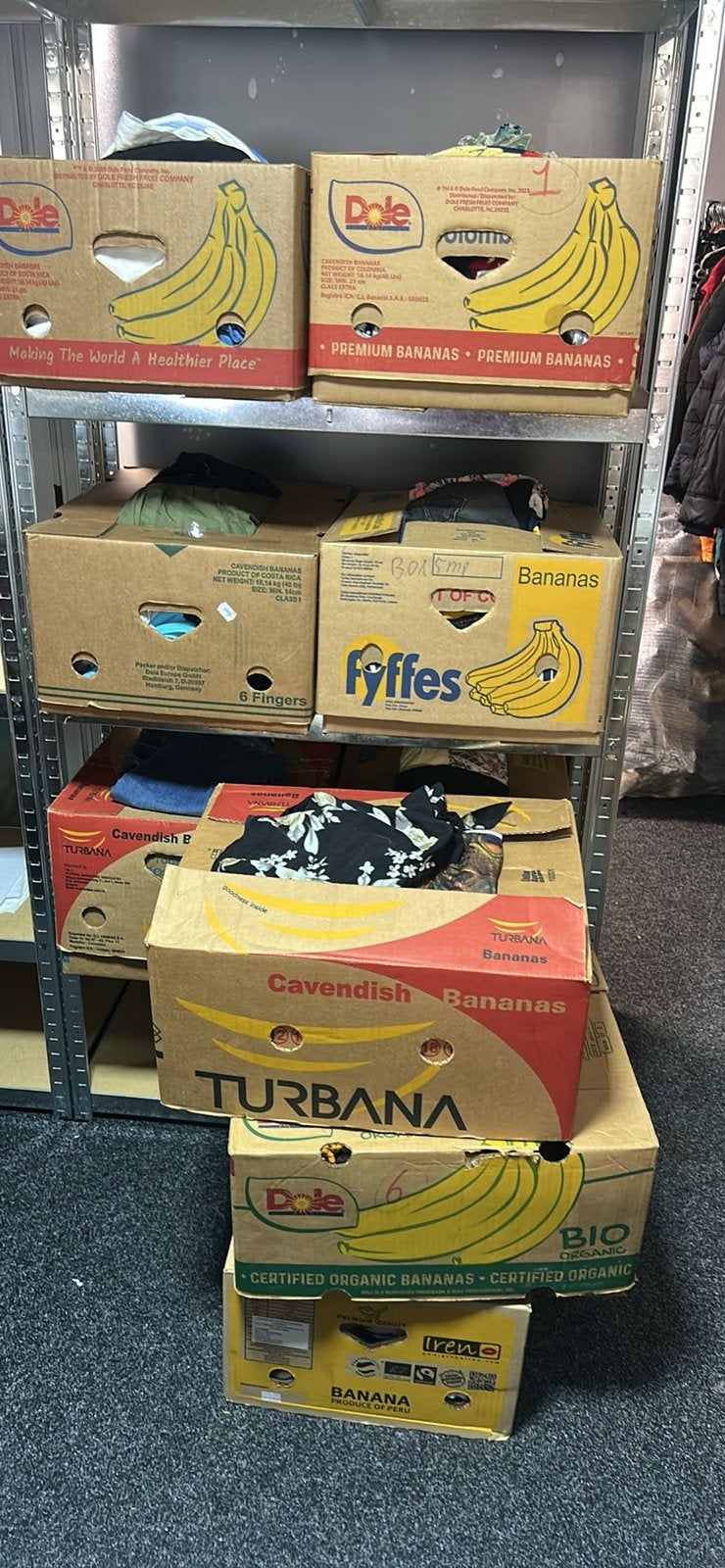 450 kleding stukken grotendeels zomer, Doos, 100 cm of meer, 60 cm of meer, Minder dan 35 cm