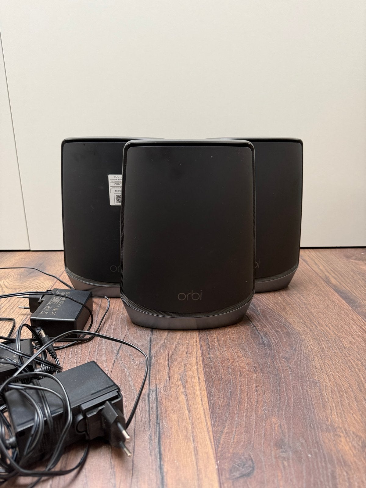 Netgear Orbi RBK863 Zwart (1x RBR860, 2x RBS86), Ophalen of Verzenden, Zo goed als nieuw, Router