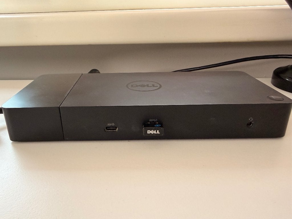 Foto 8 van Complete Dell thuiswerkplek [monitor, dock, arm en muis]