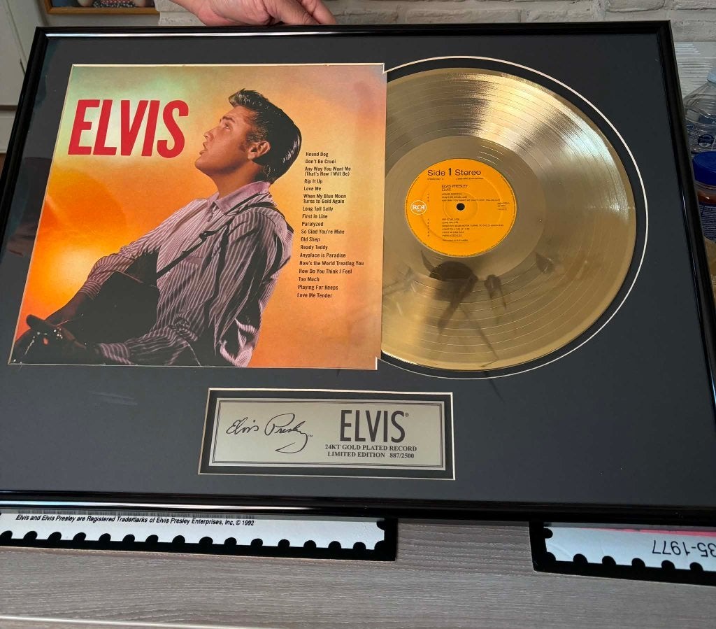 Elvis framed 24k. goldplated record, in een prachtige lijst,, Ophalen of Verzenden, Nieuw, Poster, Artwork of Schilderij