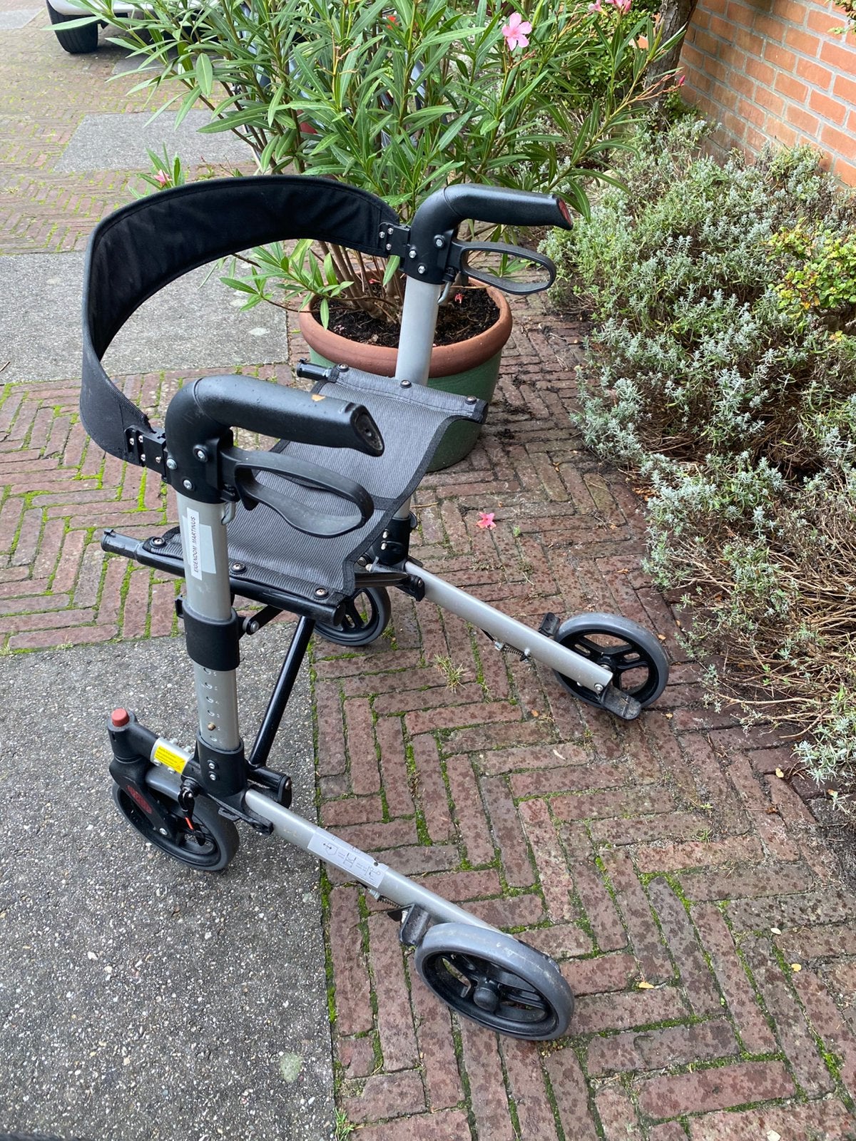 Rollator lichtgewicht en inklapbaar, Ophalen, Lichtgewicht, Zo goed als nieuw
