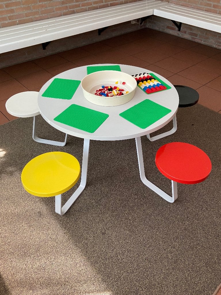 Lego speeltafel met 4 krukjes en opbergkom., Ophalen, Gebruikt, Lego, LEGOLAND