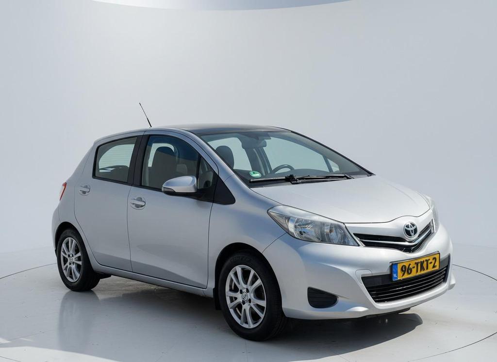 Toyota Yaris 1.3 VVT-i Aspiration PANO - CRUISE - TREKHAAK -, Voorwielaandrijving, Euro 5, Stof, 4 cilinders
