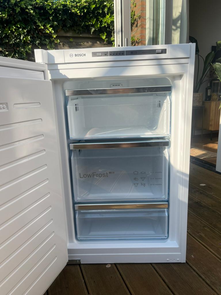 Inbouwvriezer Bosch (2 jaar oud), Witgoed en Apparatuur, Vriezers en Diepvrieskisten, Minder dan 85 cm, Minder dan 60 cm, Zo goed als nieuw