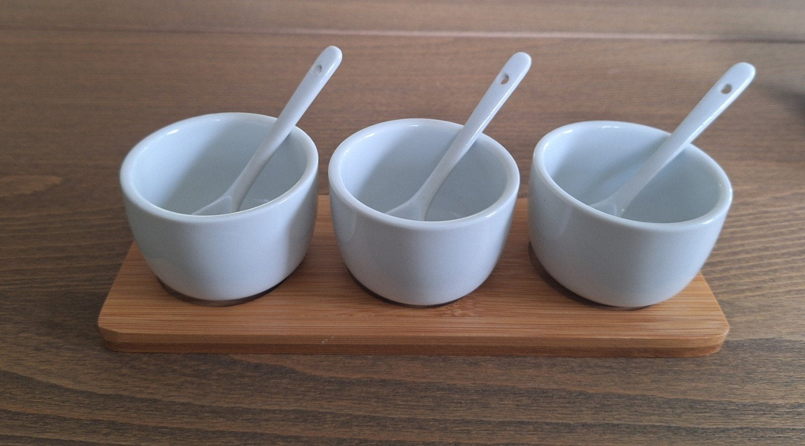 Schaaltjes setje voor sausjes - wit - porseleinen lepeltjes, Ophalen of Verzenden, Nieuw, Porselein, Schaal of Schalen