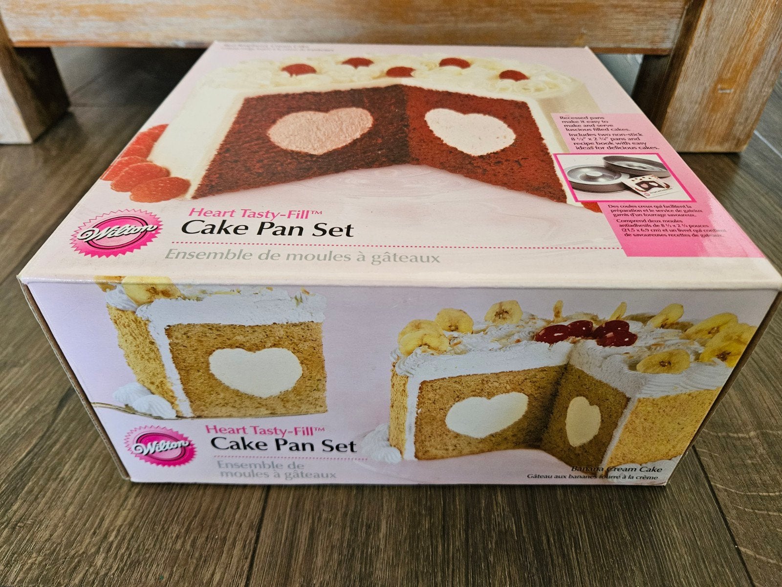 Wilton Heart Tasty-Fill Cake Pan Set - Nieuw in doos, Ophalen of Verzenden, Nieuw, Taarten, Bakvorm