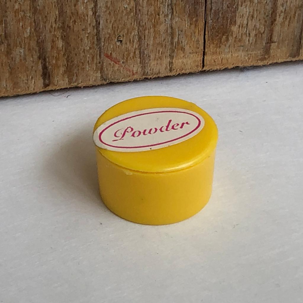 Geel poeder doos van vintage Barbie set, Ophalen of Verzenden, Zo goed als nieuw, Toebehoren