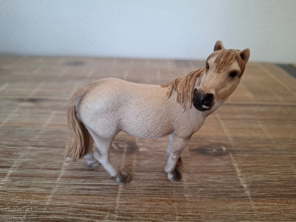 Schleich 13609 Camargue merrie paard, Ophalen of Verzenden, Zo goed als nieuw