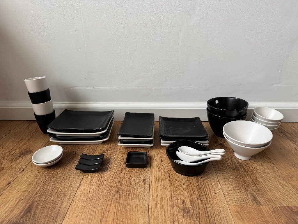 Japans servies - wit/zwart, Nieuw, Ophalen of Verzenden, Bord(en), Overige stijlen
