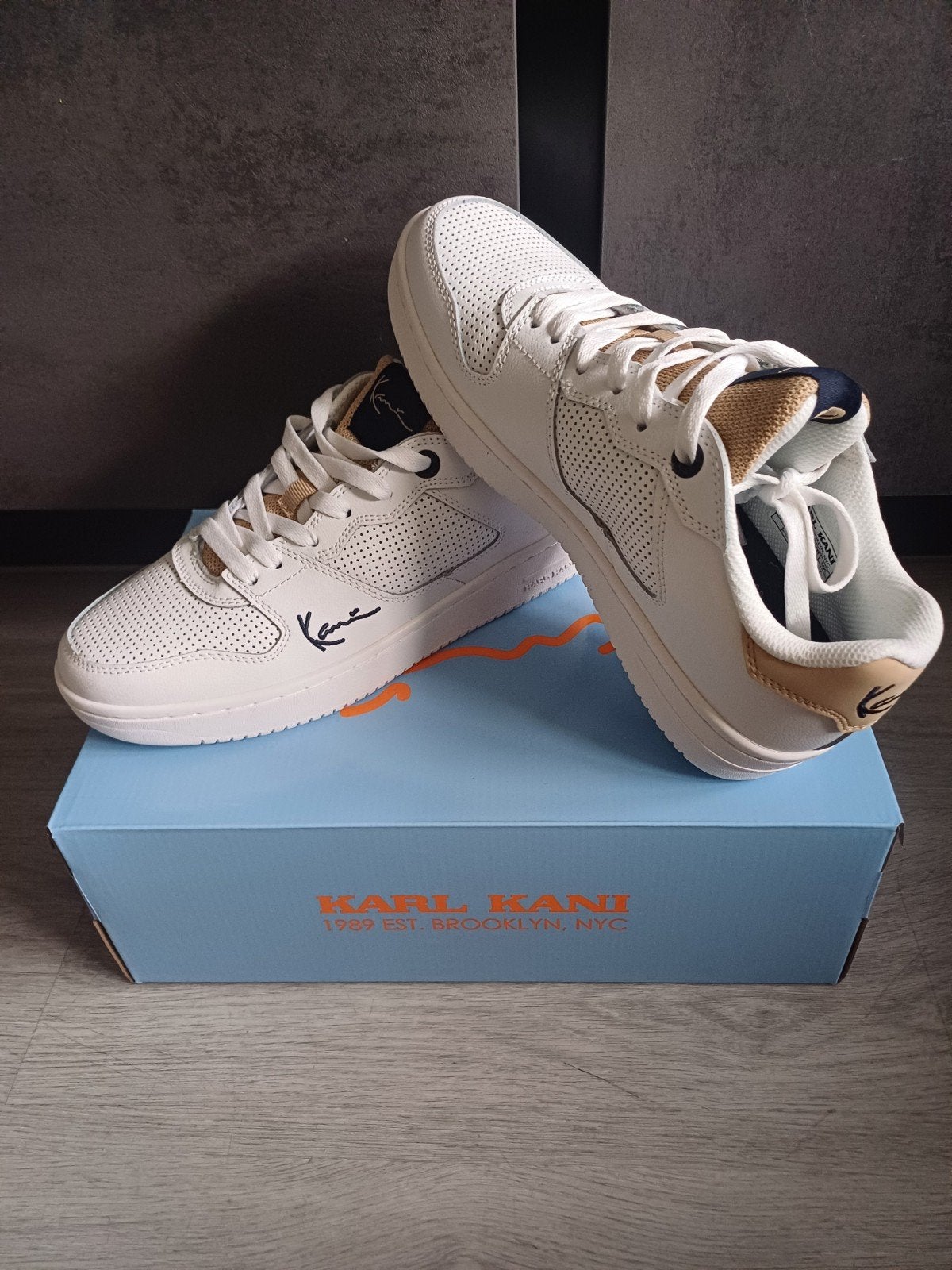 Karl Kani White/Sand/Total Eclipse Sneakers - Maat 41, Wit, Nieuw, Ophalen of Verzenden, Sneakers of Gympen