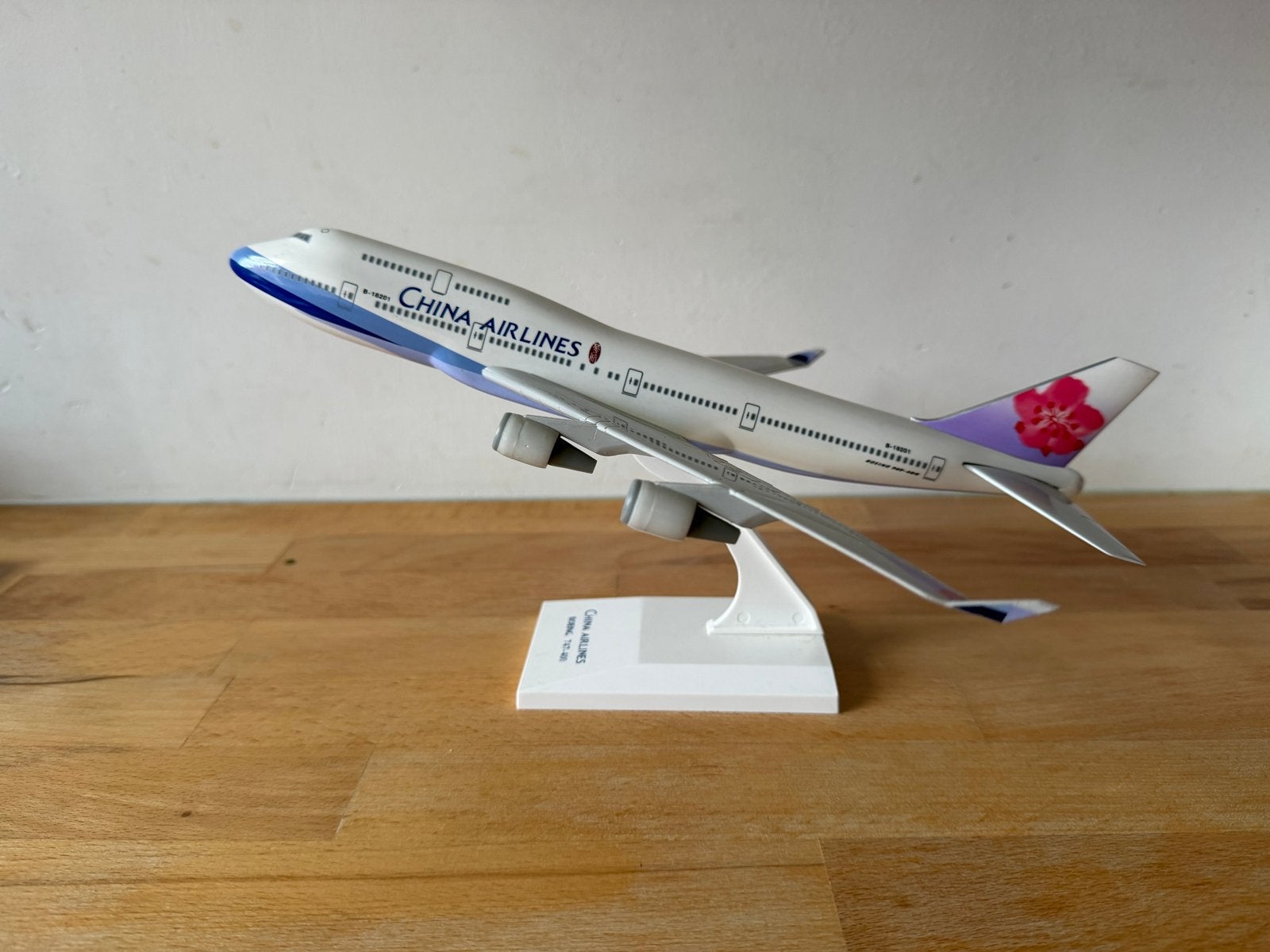 China Airlines B747-400 B-18201 schaalmodel, Hobby en Vrije tijd, Overige merken, 1:200 of kleiner, Ophalen of Verzenden, Zo goed als nieuw