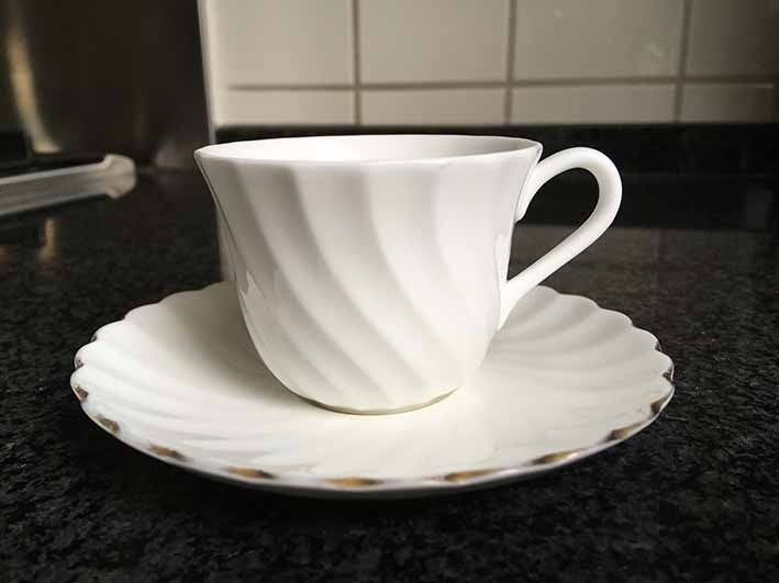 Vintage Wedgwood Gold Chelsea schotel - Candlelight kop, Vintage, Ophalen of Verzenden, Zo goed als nieuw, Kop(pen) en/of Schotel(s)