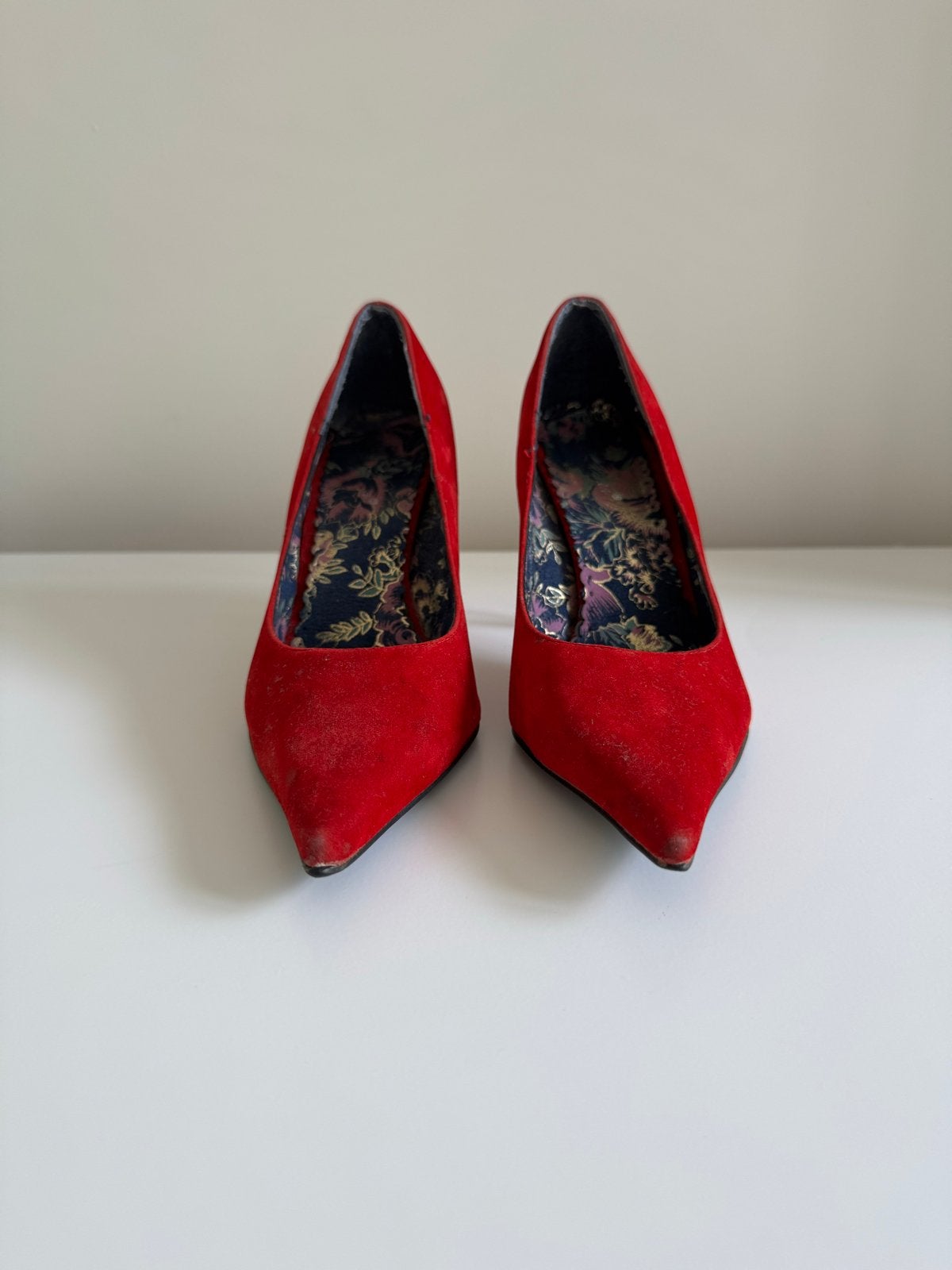 Klassieke rode pumps - Uniek en in zeer goede staat, Ophalen of Verzenden, Zo goed als nieuw, Rood, Pumps