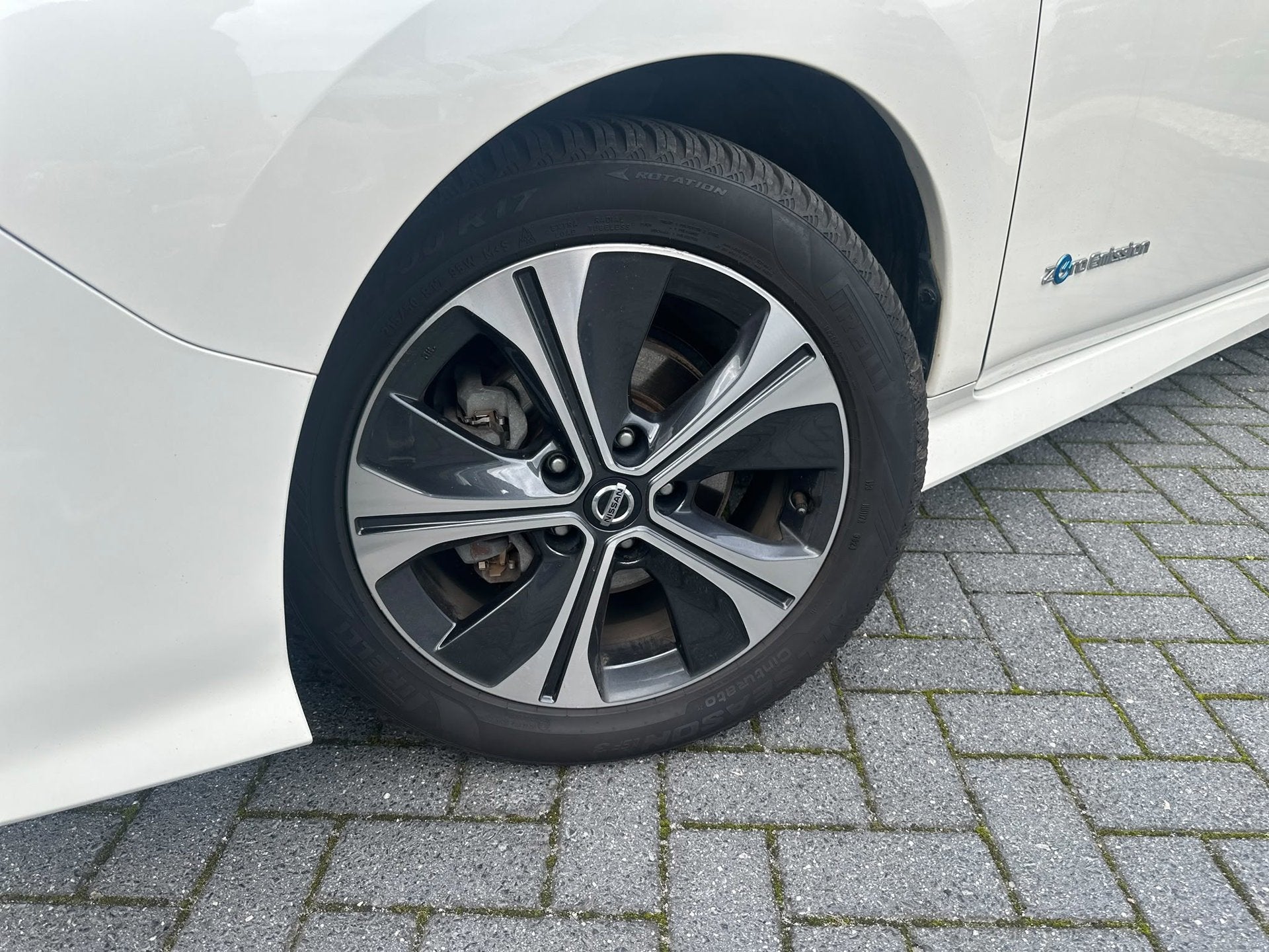 Nissan LEAF Acenta 40 kWh | Stoel\ Stuur verw | H&K Audio |, Auto's, Dealer onderhouden, Gebruikt, 150 pk, Wit