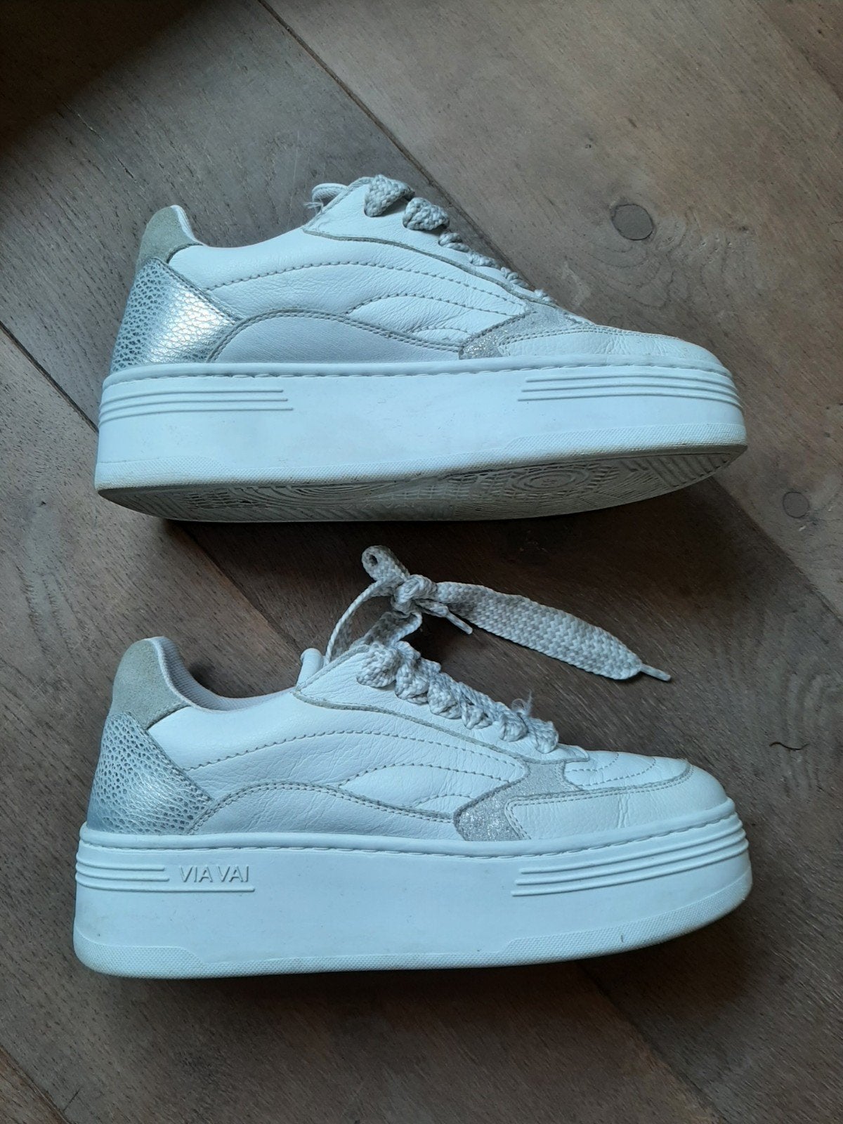 Via vai witte sneaker mt 39, Ophalen of Verzenden, Zo goed als nieuw, Wit, Sneakers of Gympen