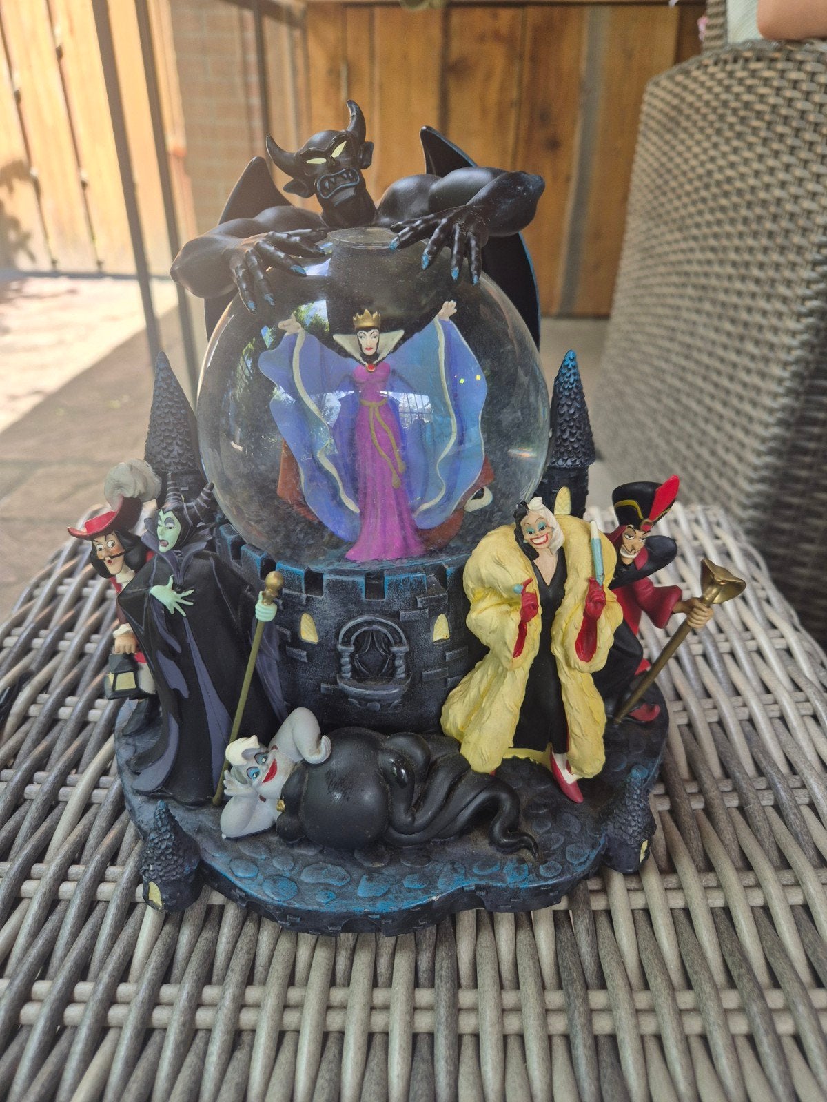 Disney Villains Snowglobe met Muziek - Lichte Schade, Ophalen, Gebruikt, Beeldje of Figuurtje