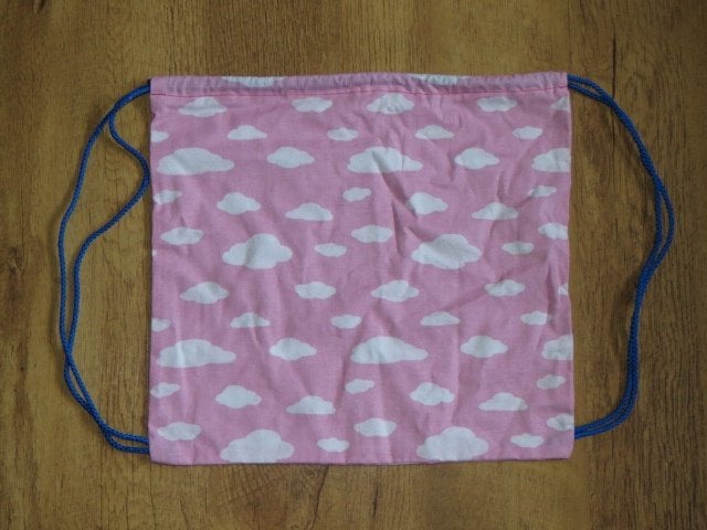 Nieuw handgemaakt kinder rugzakje gymtasje roze met wolkjes, Overige merken, 25 tot 40 cm, Nieuw, Ophalen of Verzenden