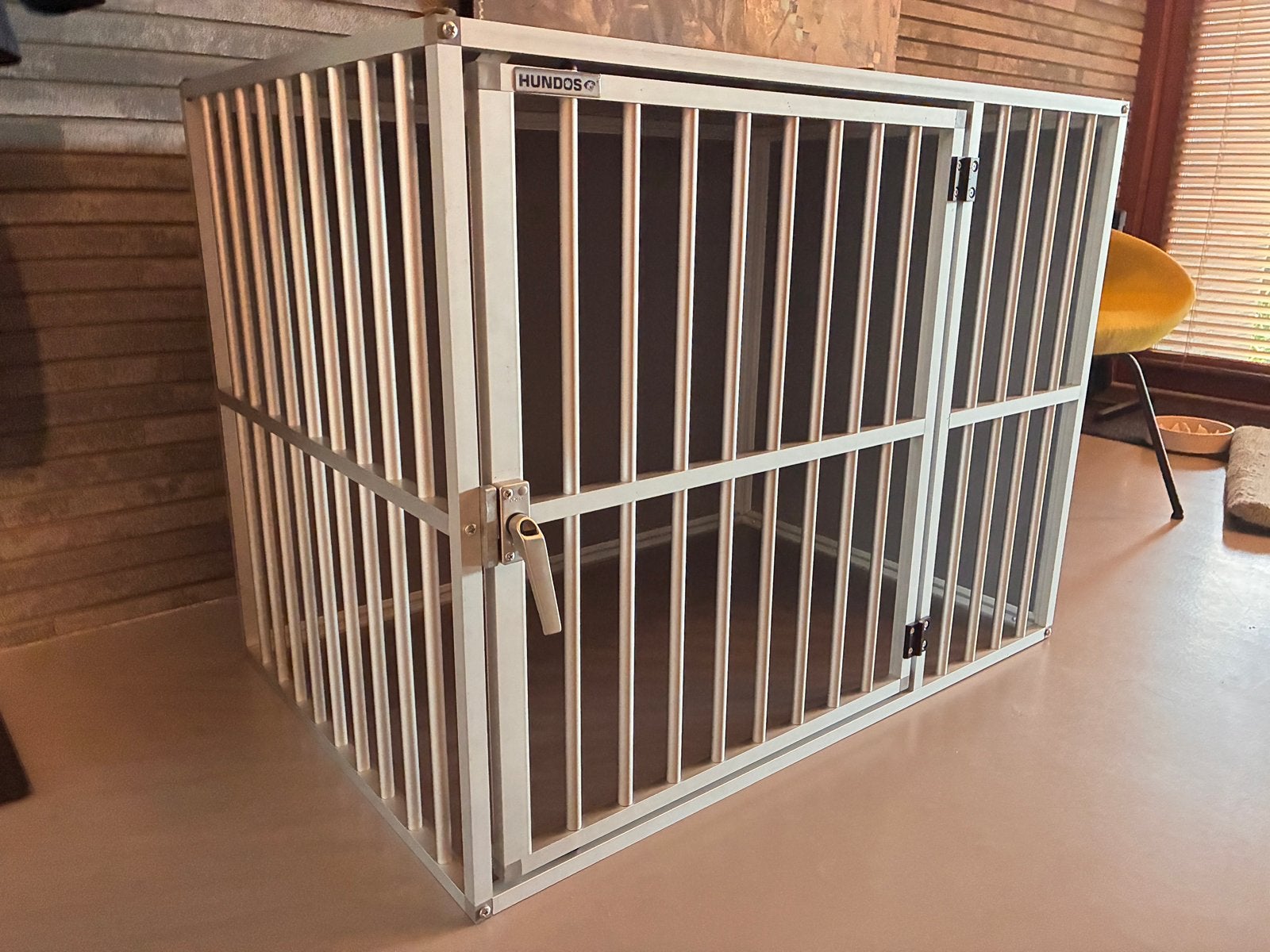 Hundos bench maat L, Dieren en Toebehoren, Hondenhokken, Ophalen, Zo goed als nieuw, 75 tot 110 cm, 65 tot 100 cm