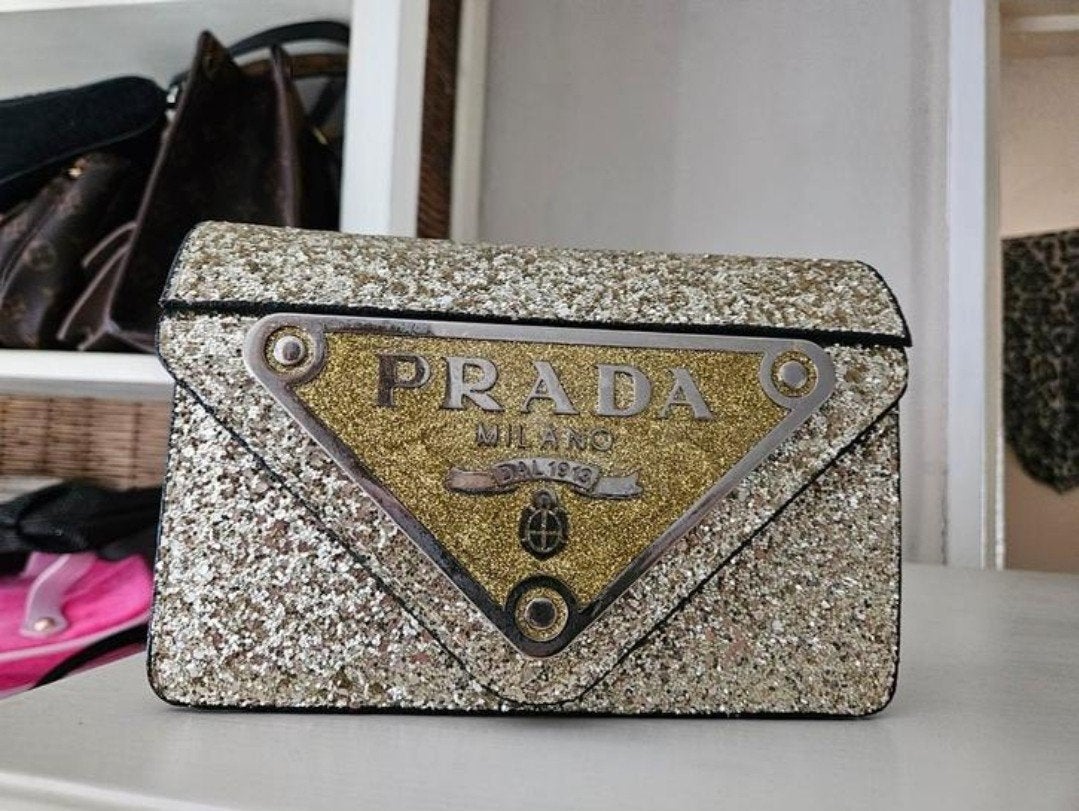 Prada' tasje goud glitter NIEUW, Sieraden, Tassen en Uiterlijk, Tassen | Damestassen, Ophalen of Verzenden, Nieuw, Zwart, Schoudertasje