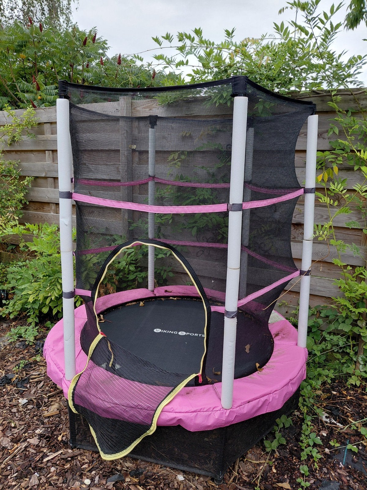 Roze kindertrampoline met veiligheidsnet 140 cm, Kinderen en Baby's, Speelgoed | Buiten | Trampolines, Ophalen, Gebruikt