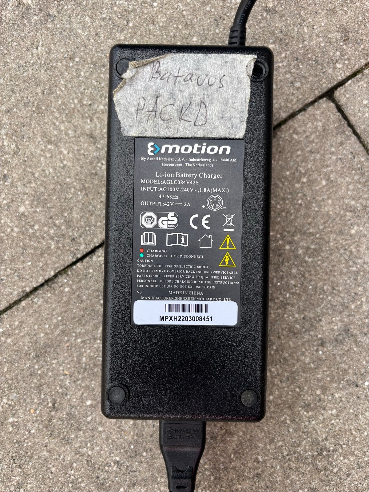E-motion fietsacculader 36V 2A, Ophalen, Gebruikt