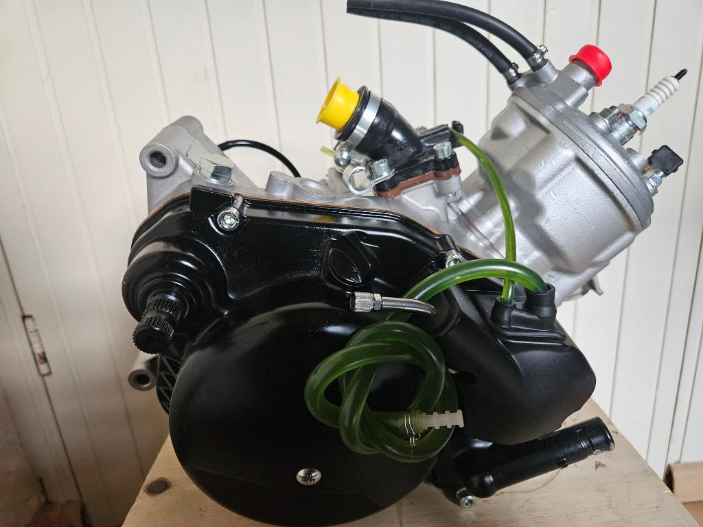 Minarelli AM6 blok 100% NIEUW & ORIGINEEL motorblok Gen2, Ophalen, TZR DT MRT BETA RR, Blok, Am6
