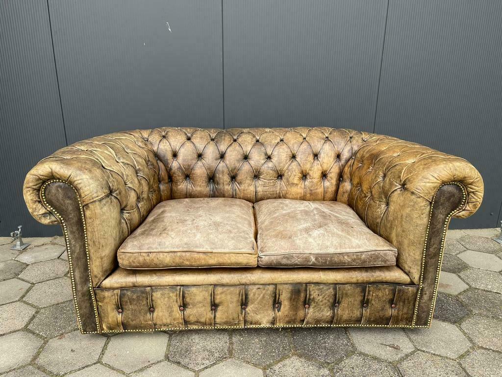 Oude Chesterfield bank cognac GRATIS BEZORGD!, Gebruikt, Ophalen of Verzenden, 200 tot 250 cm, Leer