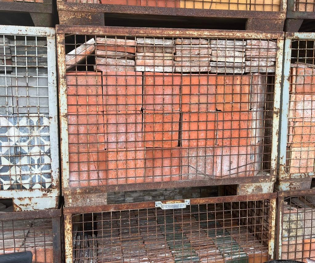 Antieke oude rode estrikken plavuizen 20M2 20x20