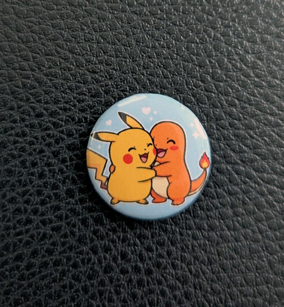Pikachu & Charmander Button/Pin - 25mm, Ophalen of Verzenden, Nieuw, Figuurtje, Button