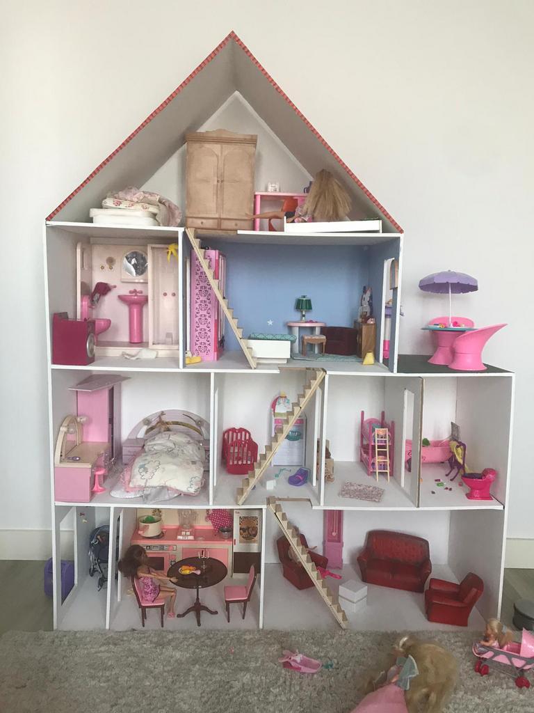 Groot Barbiehuis - 4 verdiepingen en balkon, Ophalen, Zo goed als nieuw, Poppenhuis