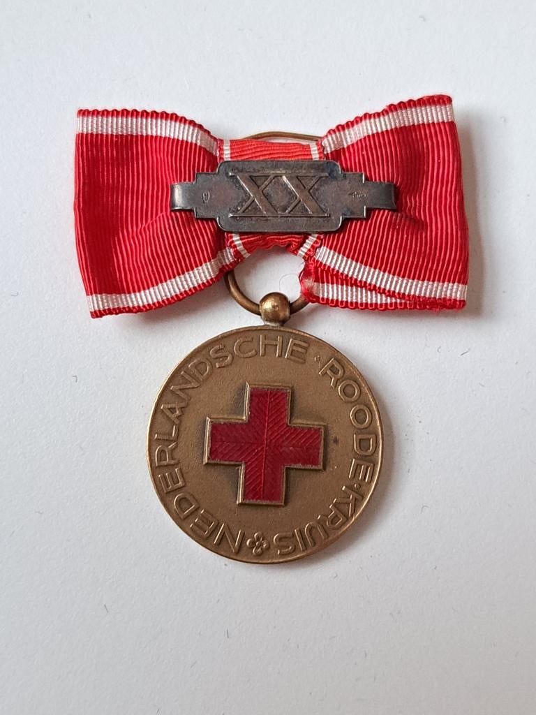 Trouwe dienst medaille Rode Kruis gesp 20 jaar XX, Ophalen of Verzenden, Landmacht, Nederland, Lintje, Medaille of Wings