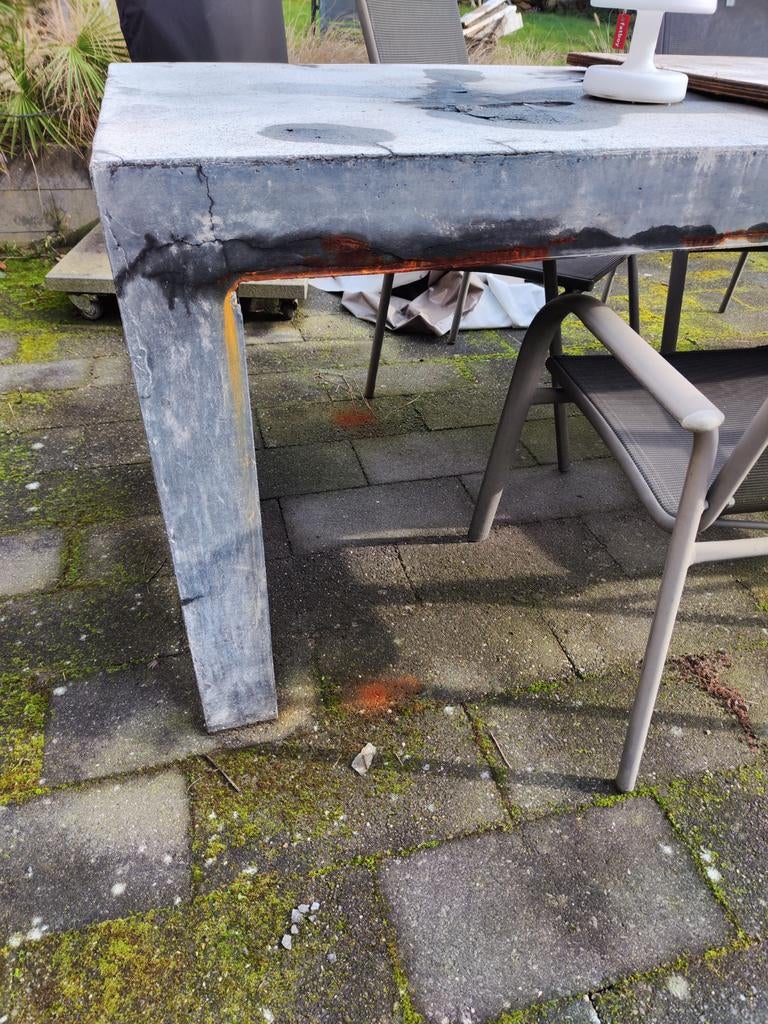 Gratis af te halen! Betontafel.met ijzerwerk, Ophalen, 250 mm of meer