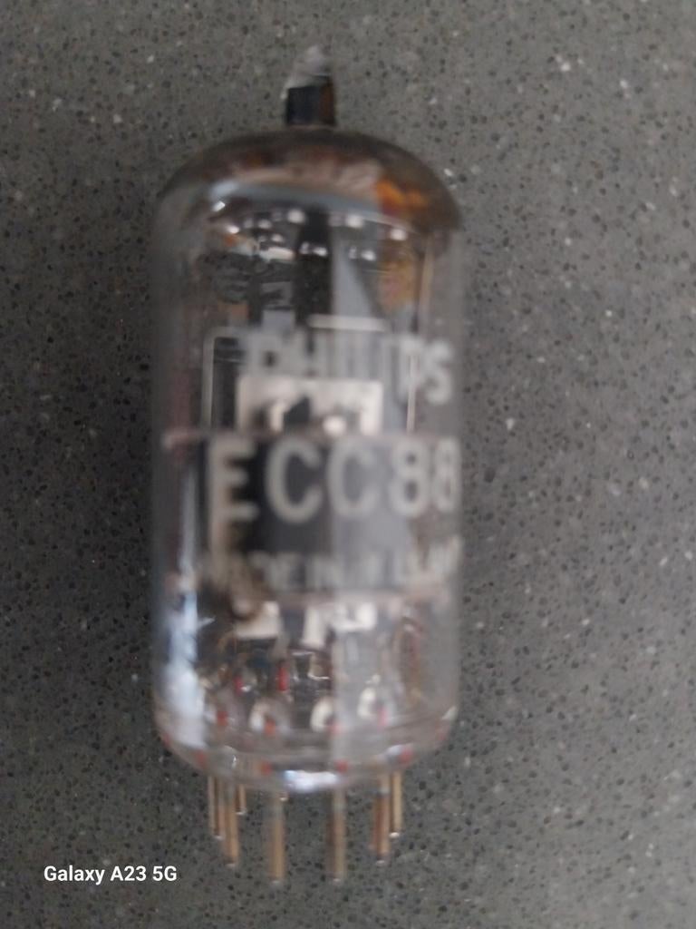Te koop 4 stuks Philips ECC88 Heerlen factory nos., Tubesandrecords@ziggo.nl, Buis of Buizen, Ophalen of Verzenden, Philips